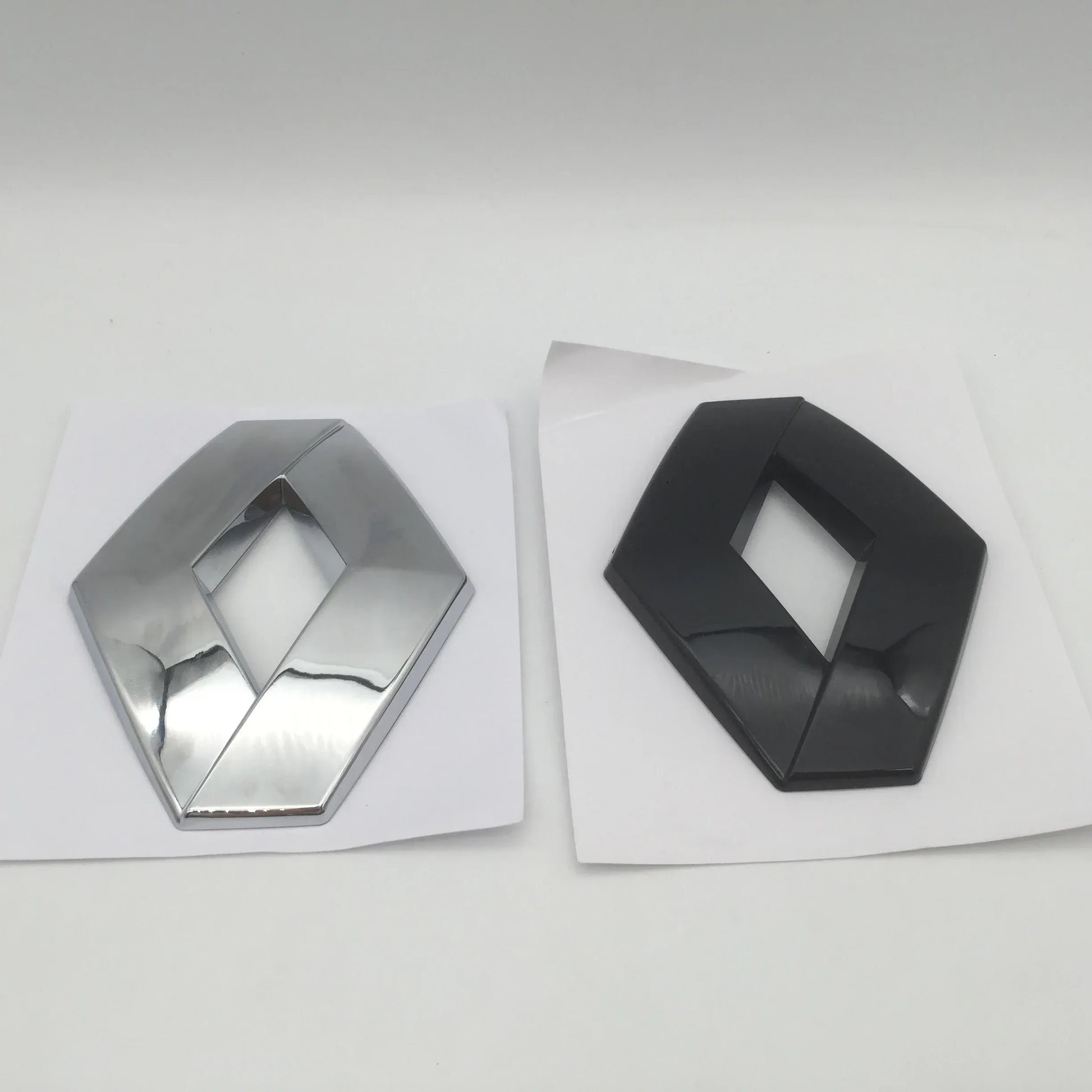 Metall Auto-Styling-Emblem schwarz – für den Kofferraum – SwissGlanzGarage Autopflege Schweiz