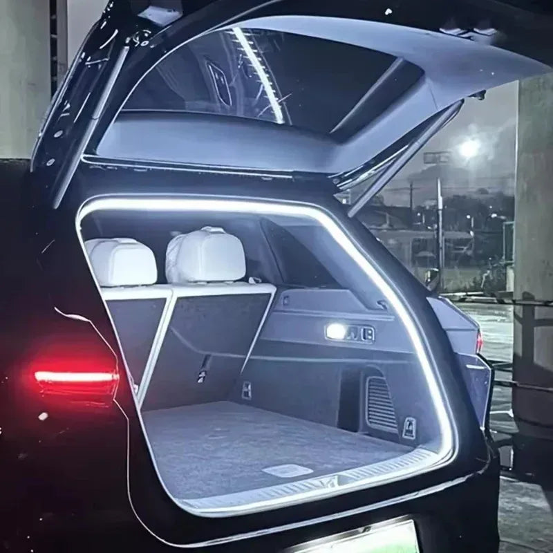 Kofferraum LED Ambiente-Beleuchtung kabellos automatisch – SwissGlanzGarage Autopflege Schweiz