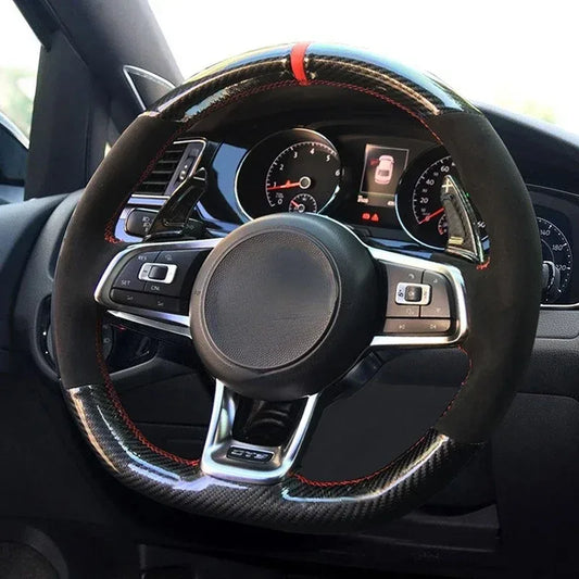 Lenkradbezug aus schwarzem Carbonfaser-Suede – SwissGlanzGarage Autopflege Schweiz