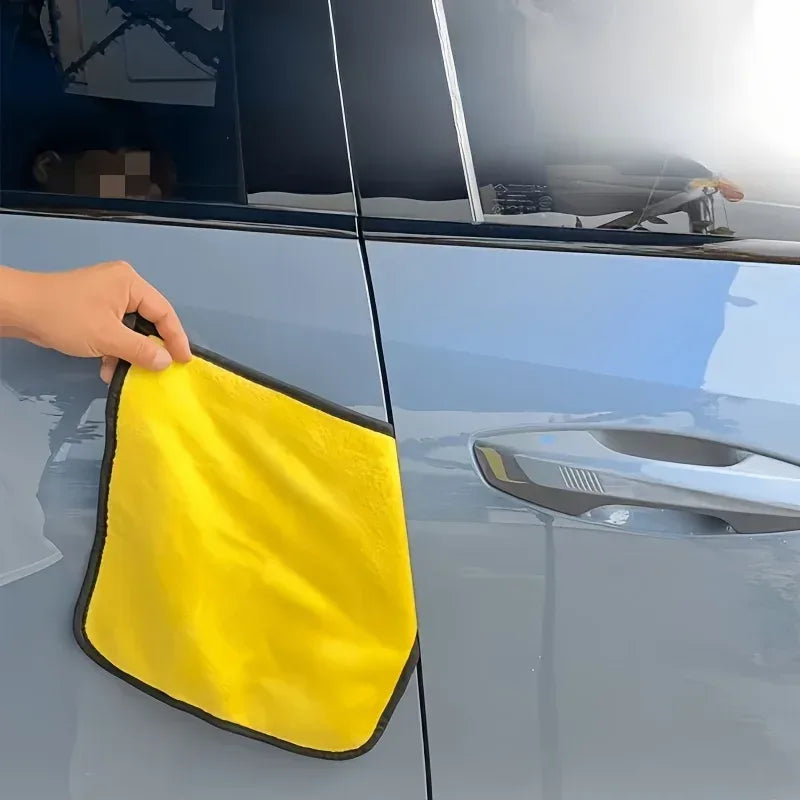 Mikrofaser-Tuch für Auto-B-Säule – SwissGlanzGarage Autopflege Schweiz