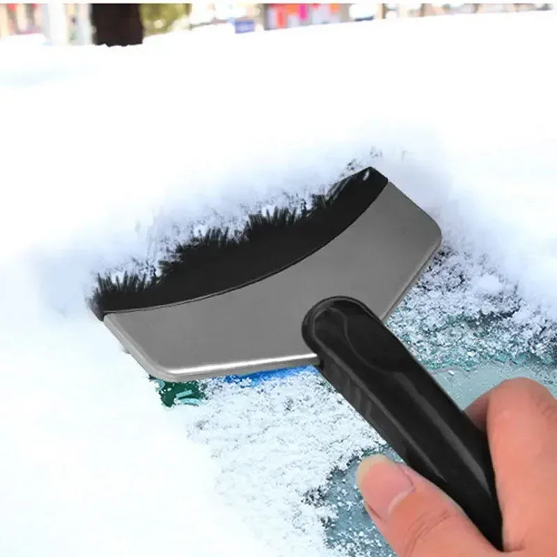 Multifunktionaler Auto-Schneeschieber – SwissGlanzGarage Autopflege Schweiz