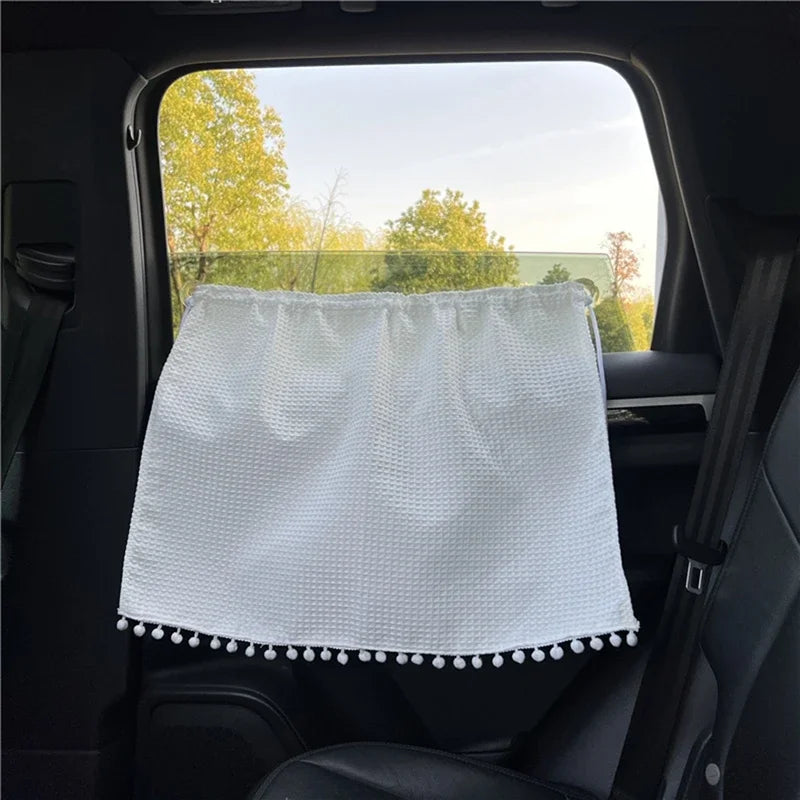 Auto-Sonnenschutz mit Saugnapf und Cartoon-Design – SwissGlanzGarage Ansicht 2
