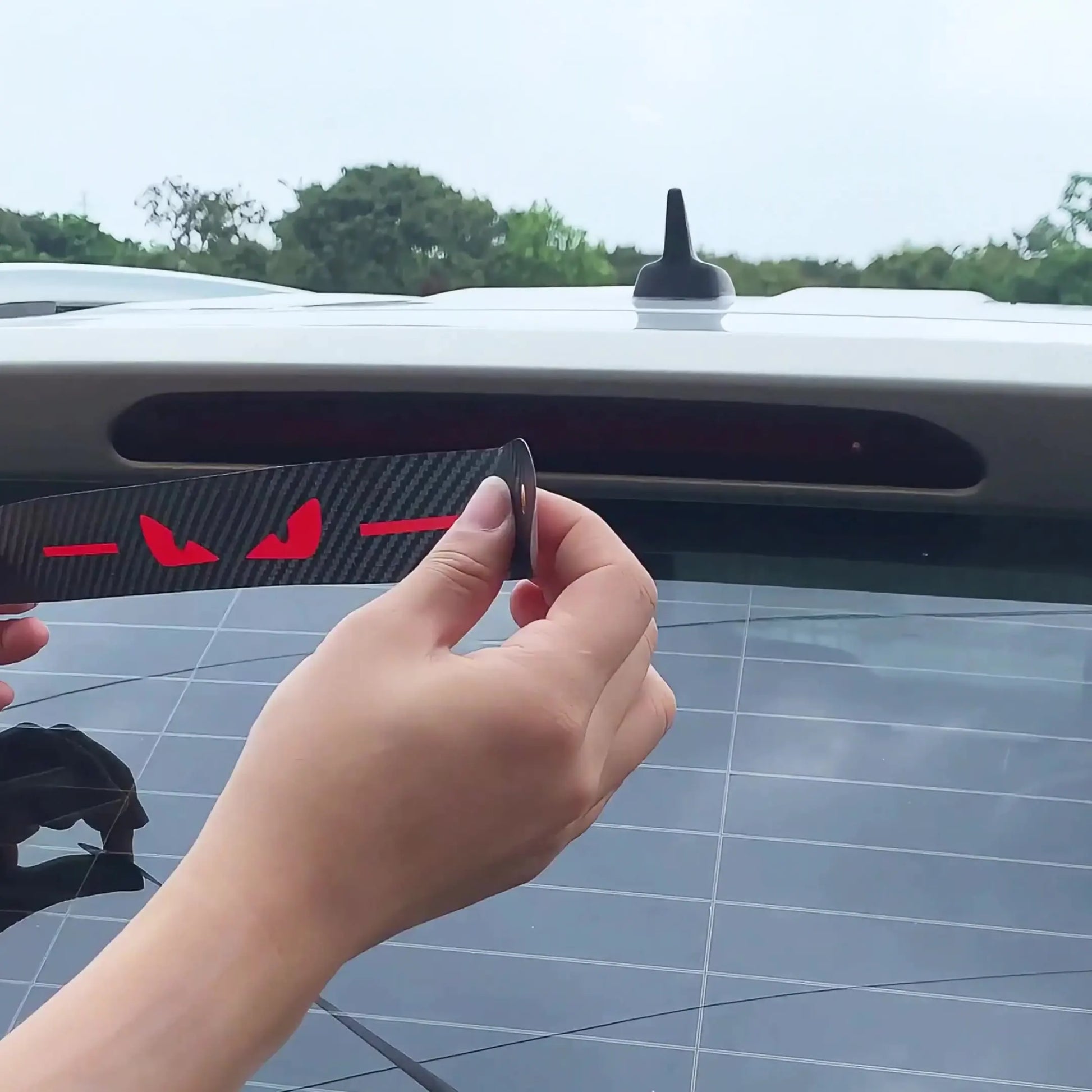 Auto-Rücklicht Aufkleber Teufelsaugen – SwissGlanzGarage Ansicht 2