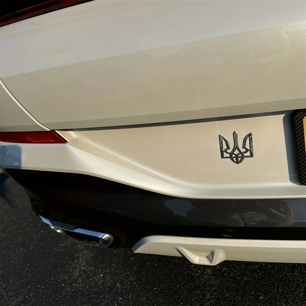Ukrainischer Trident Chrom Aufkleber 3D Emblem – SwissGlanzGarage Ansicht 3
