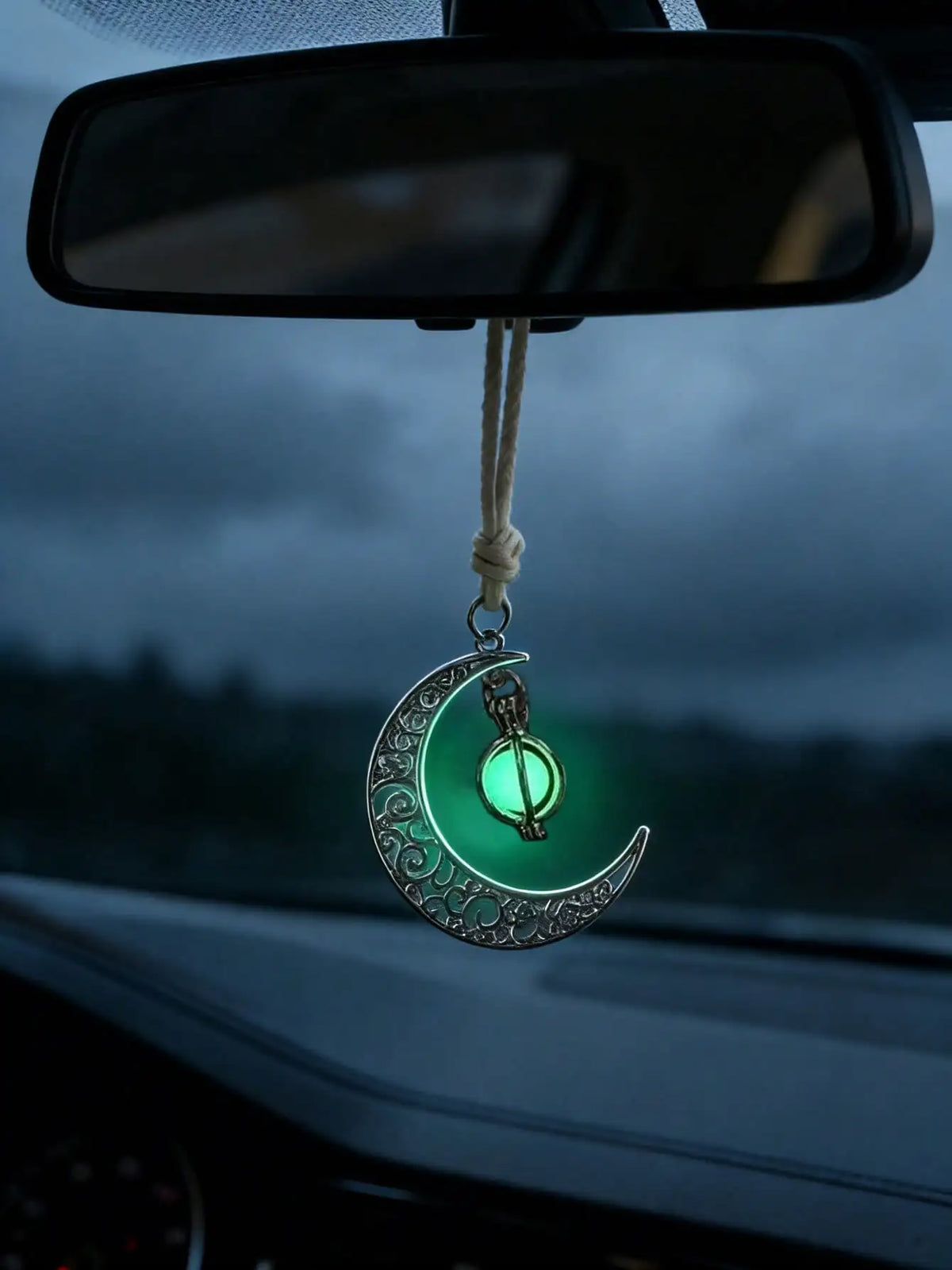 Luminous Moon Pendant Auto-Hänger Ornament – SwissGlanzGarage Ansicht 3