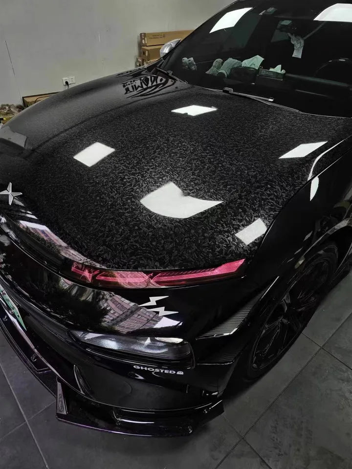 Glänzendes Schwarz Carbon-Folie – SwissGlanzGarage Ansicht 4