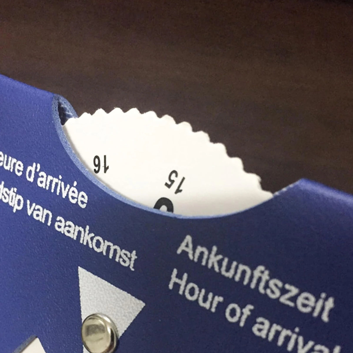 PU Leder Parkscheibe Zeitindikator – SwissGlanzGarage Ansicht 3