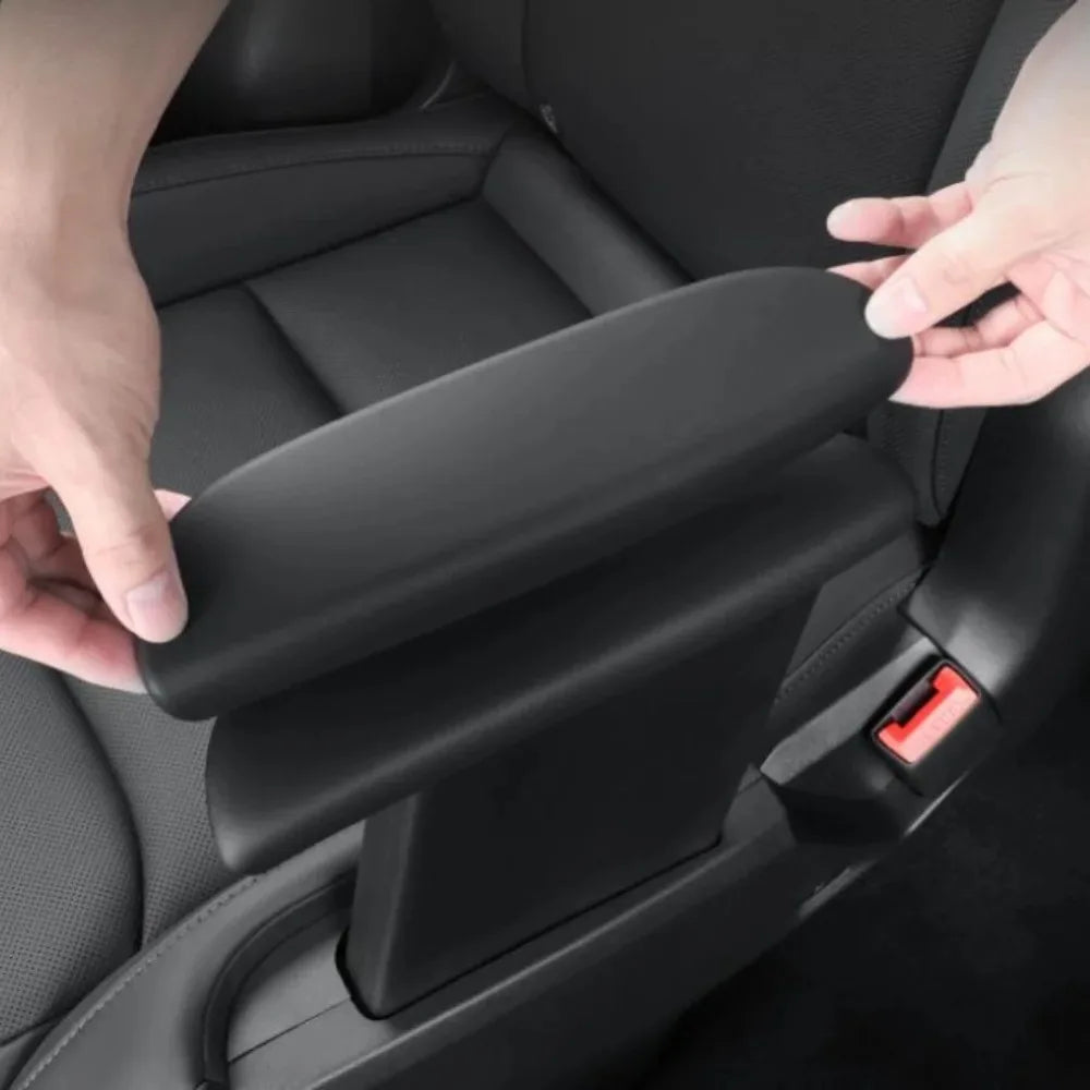 Schutzabdeckung Armlehne Tesla Model YL 2025 – SwissGlanzGarage Ansicht 4