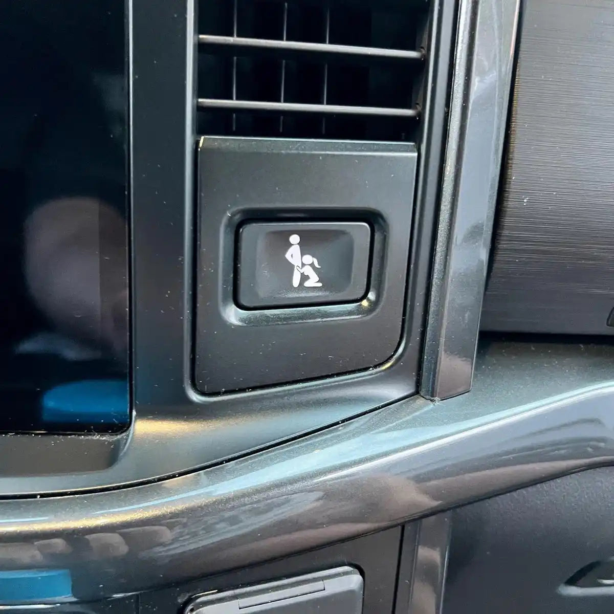 Lustiger Auto-Aufkleber für Tasten – SwissGlanzGarage Ansicht 3
