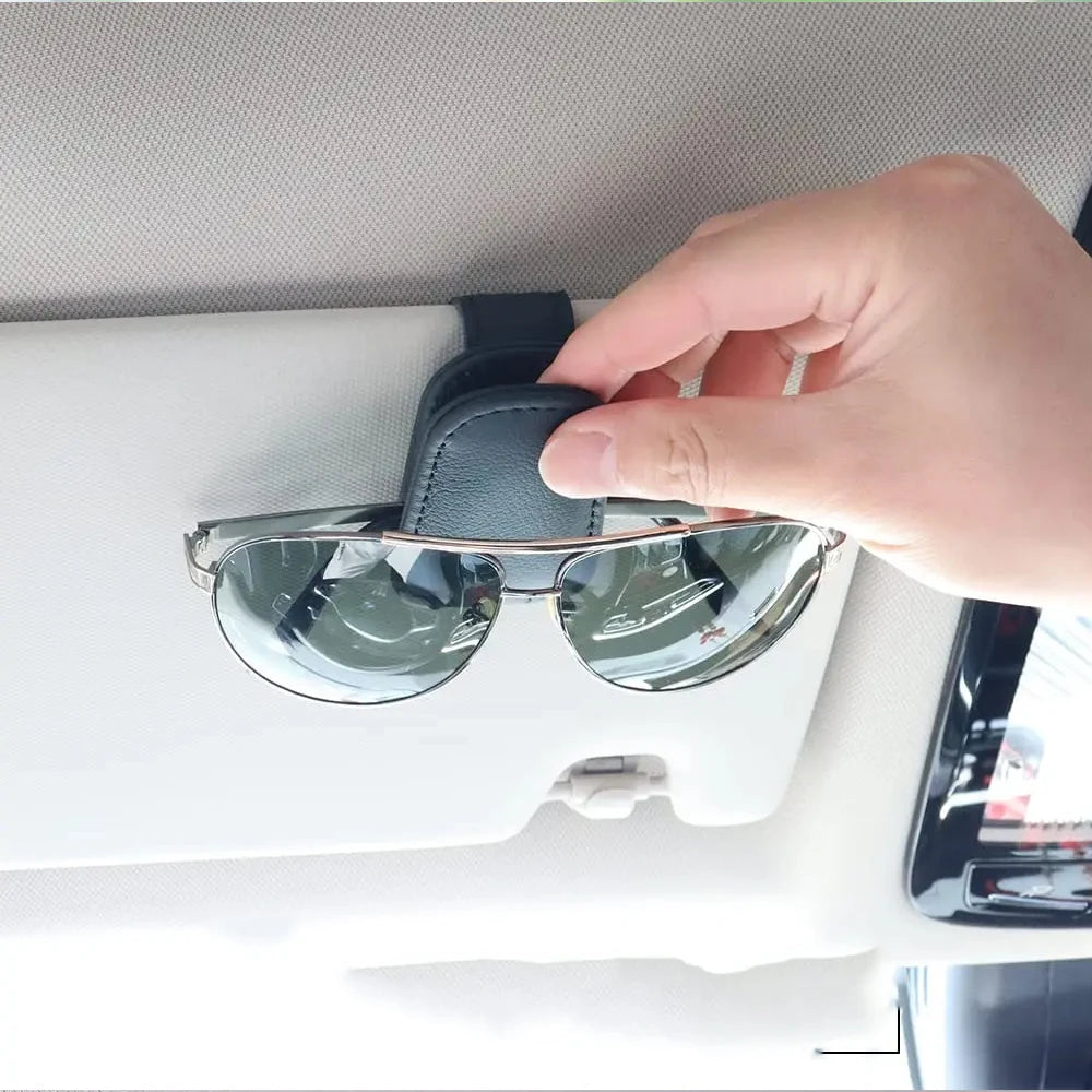 Magnetischer Auto-Sonnenbrillen-Halter – SwissGlanzGarage Ansicht 4