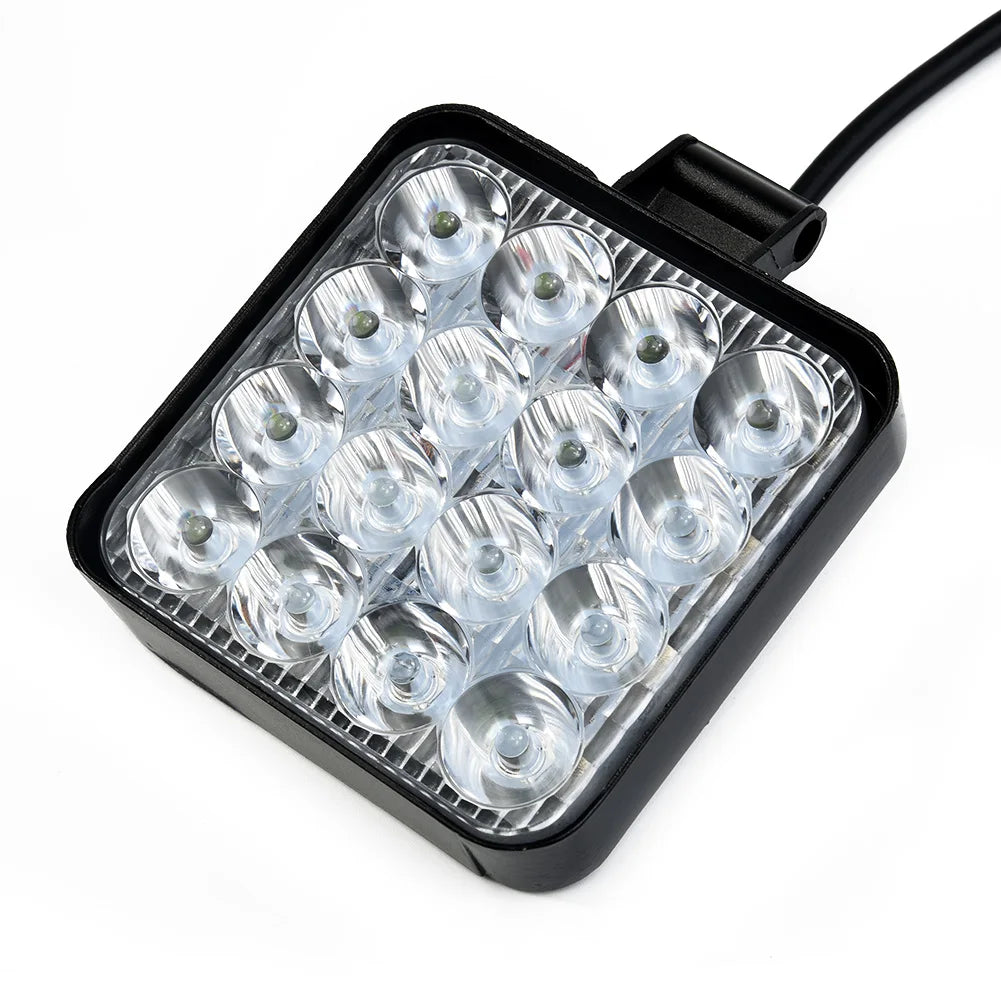 Arbeitslampe 18V für Makita & DeWALT – SwissGlanzGarage Ansicht 3