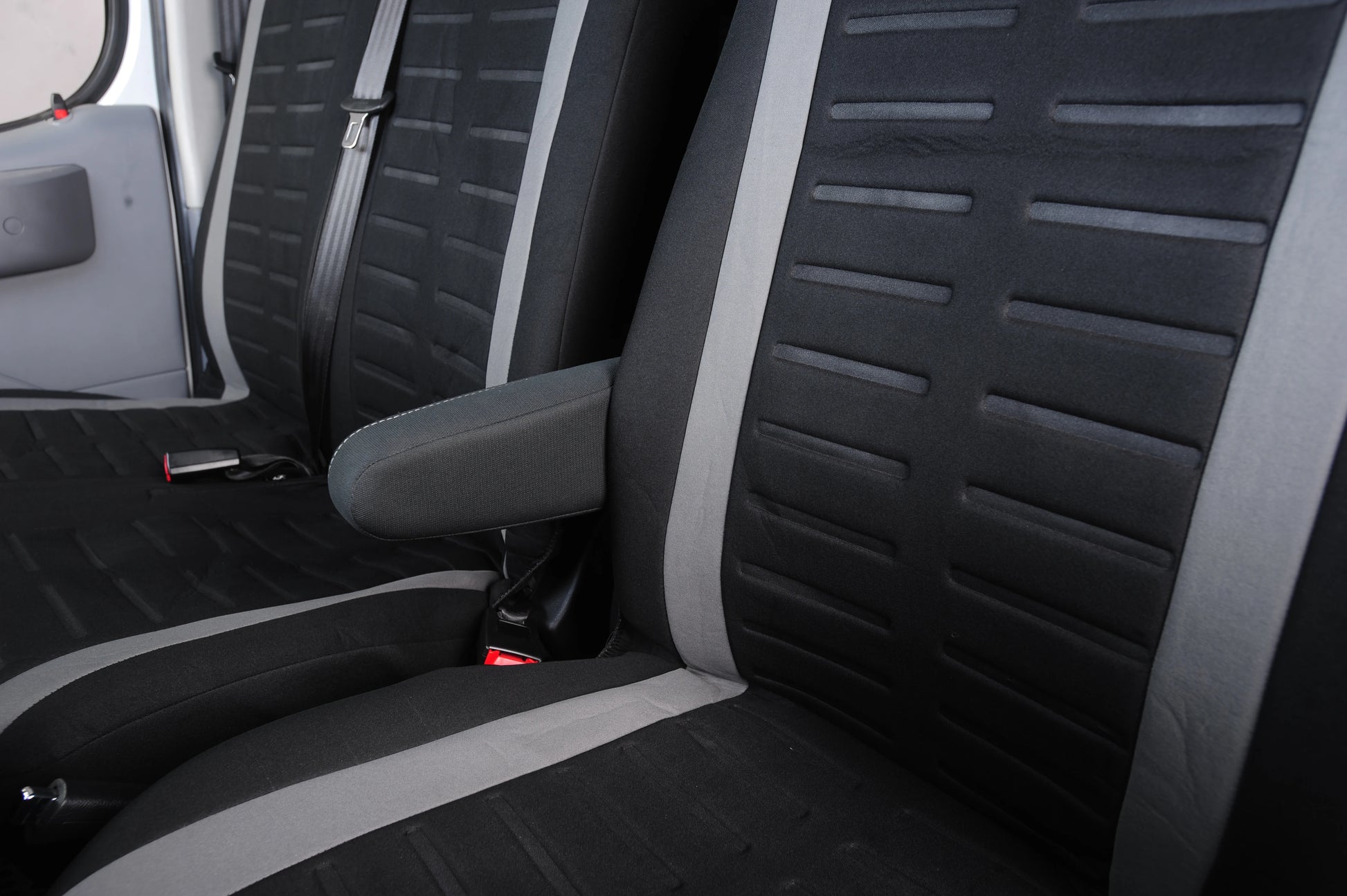 Universal Auto-Sitzbezüge 2+1 Streifen Design – SwissGlanzGarage Ansicht 3