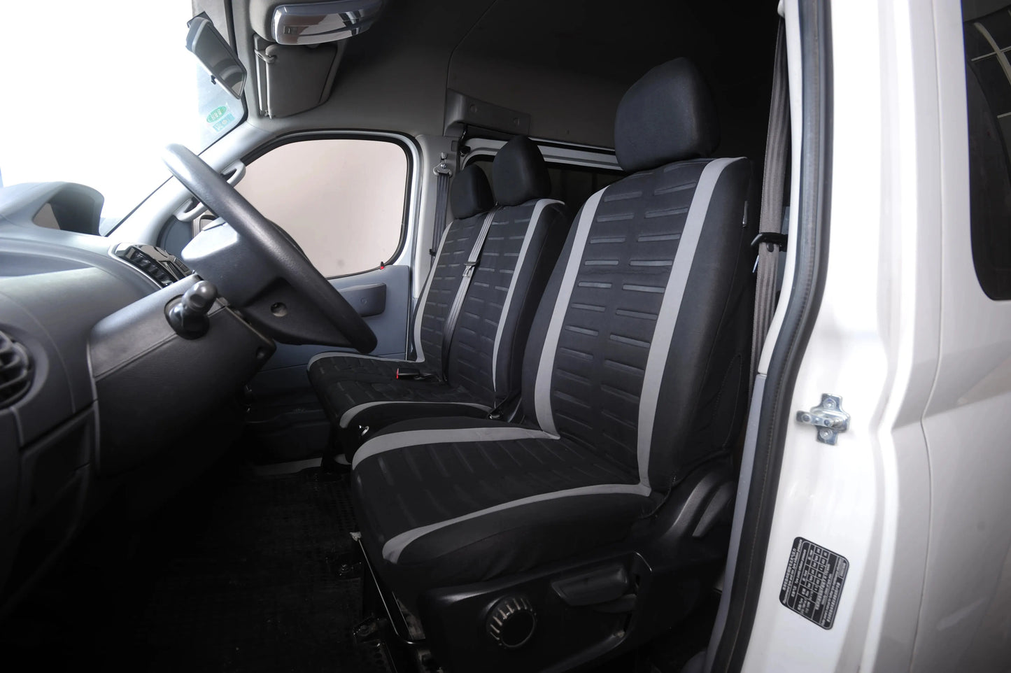 Universal Auto-Sitzbezüge 2+1 Streifen Design – SwissGlanzGarage Ansicht 2
