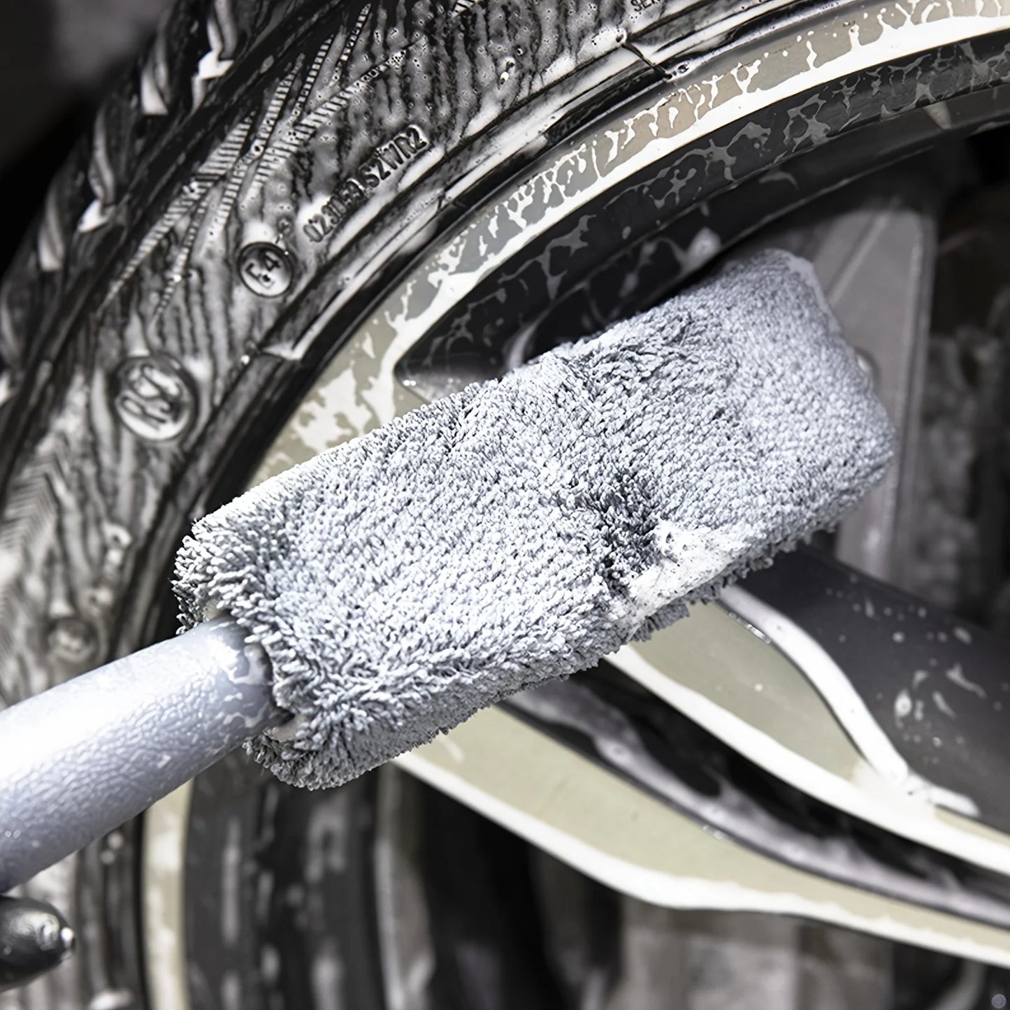 Microfiber Car Tire Brush - Effective Wheel Hub and Rim Cleaner - Perfect for Car Maintenance, Detailing, and Cleaning S