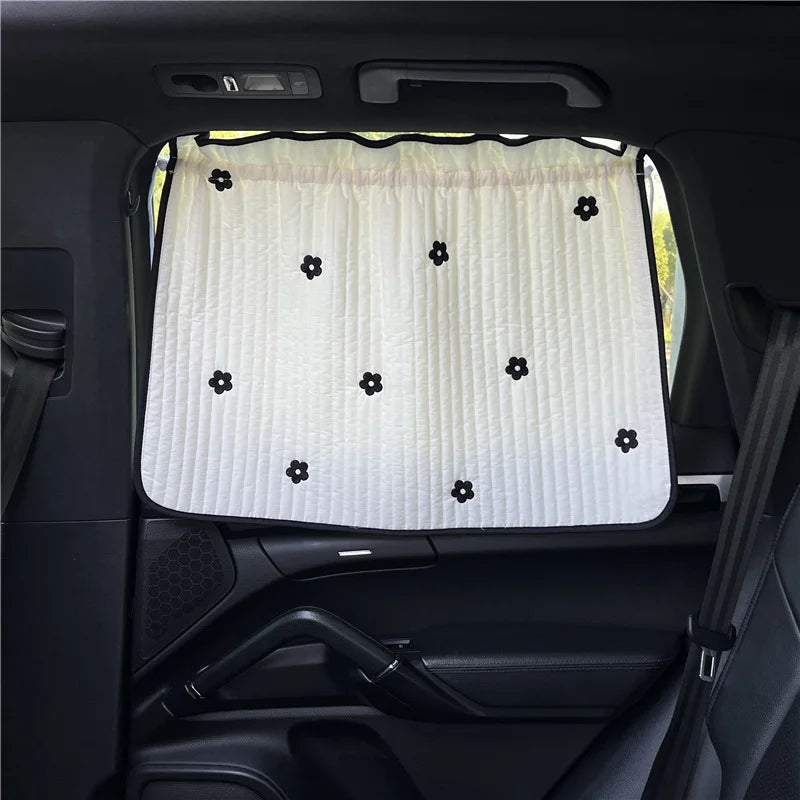 Niedlicher Auto-Sonnenschutz mit Bären-Stickerei – SwissGlanzGarage Ansicht 3
