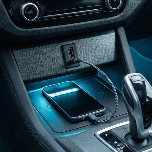 Kabellos CarPlay Dongle 2in1 Adapter – fürs Armaturenbrett – SwissGlanzGarage Ansicht 2