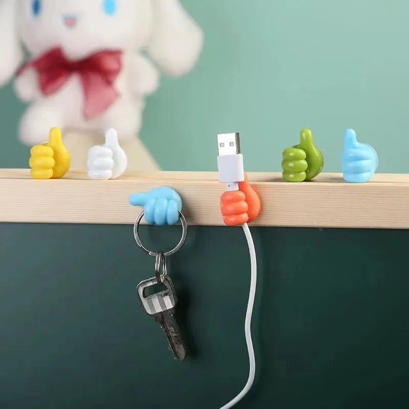 Handgefertigter Gummi-Halter für Brillen und Kabel – SwissGlanzGarage Ansicht 2