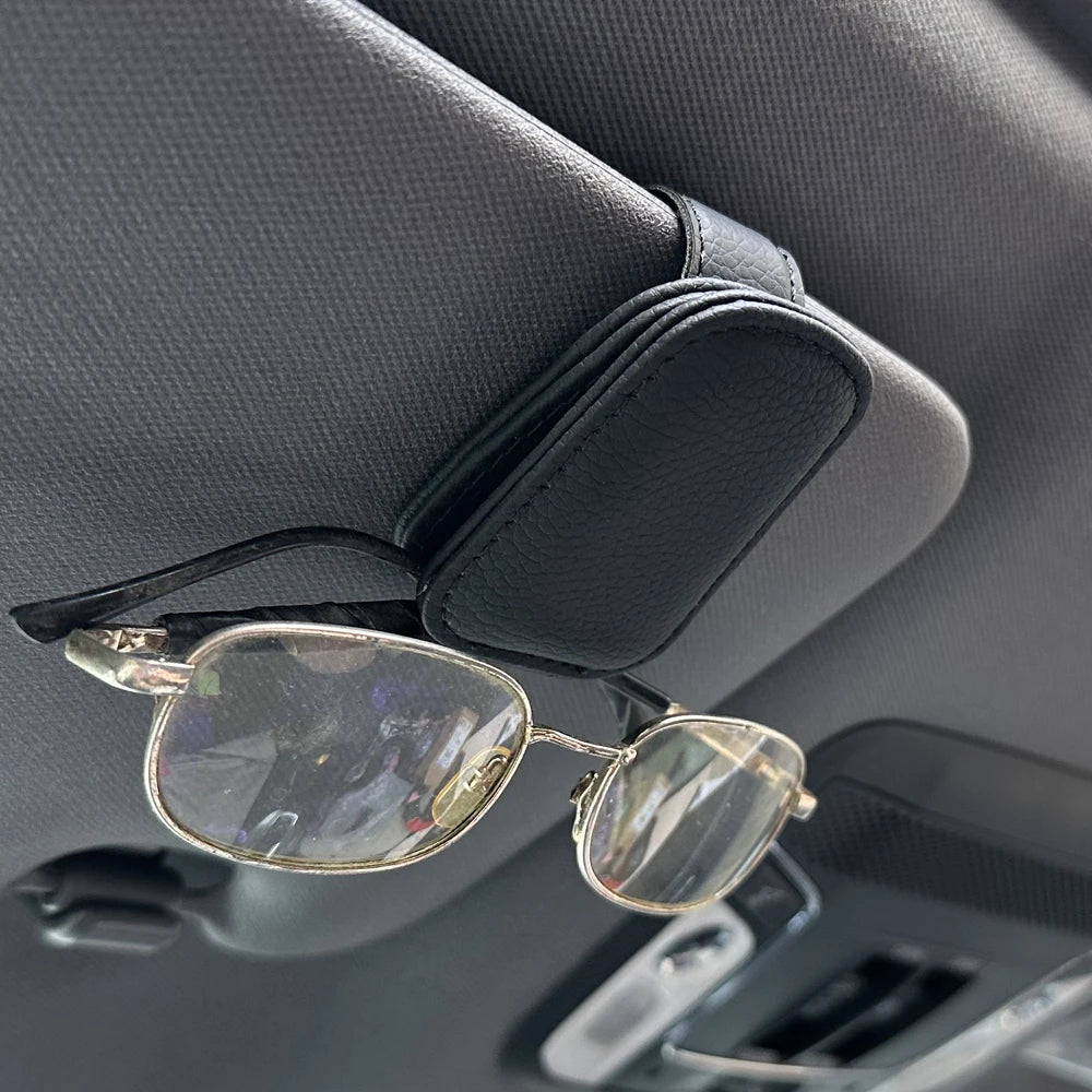 Magnetischer Auto-Sonnenbrillen-Halter – SwissGlanzGarage Ansicht 2