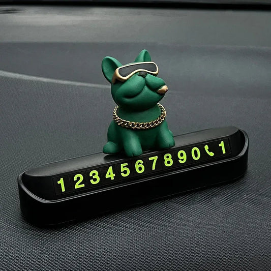 Süsse Bulldogge Auto Parkplatznummernhalter – SwissGlanzGarage Autopflege Schweiz