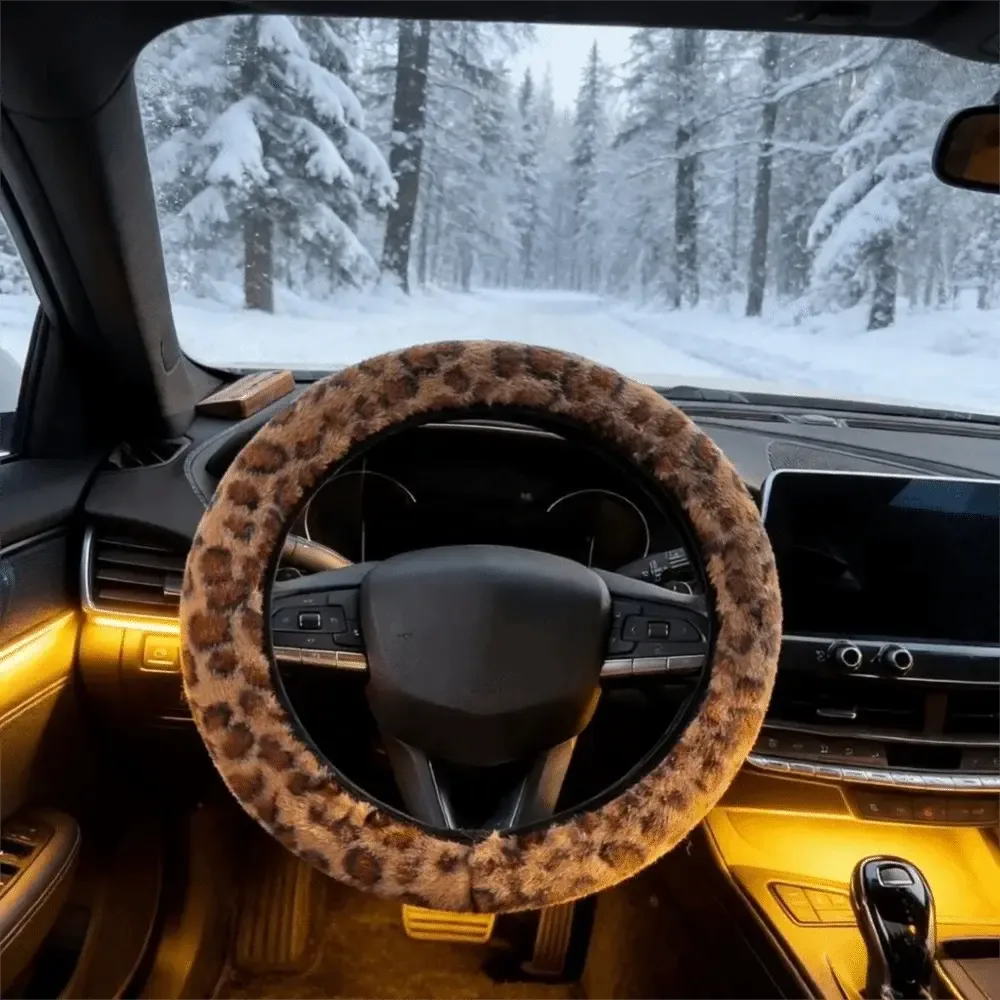 Lenkradbezug Leopardenmuster – SwissGlanzGarage Autopflege Schweiz