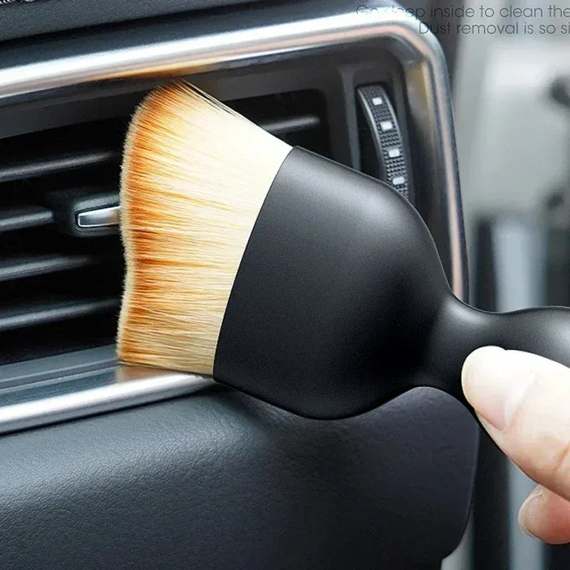 Multifunktionale Innenraum-Bürste – für Lüftungsgitter – SwissGlanzGarage Autopflege Schweiz