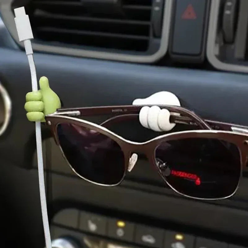 Handgefertigter Gummi-Halter für Brillen und Kabel – SwissGlanzGarage Autopflege Schweiz