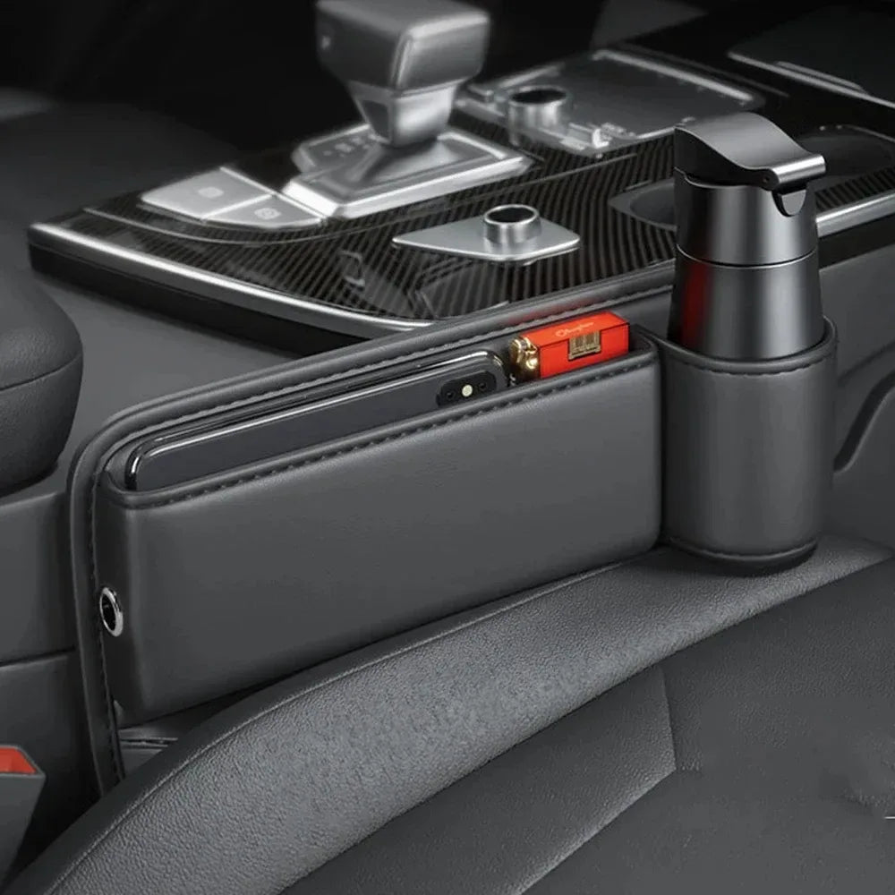 Auto Sitzspalt-Organizer mit Becherhalter – SwissGlanzGarage Autopflege Schweiz