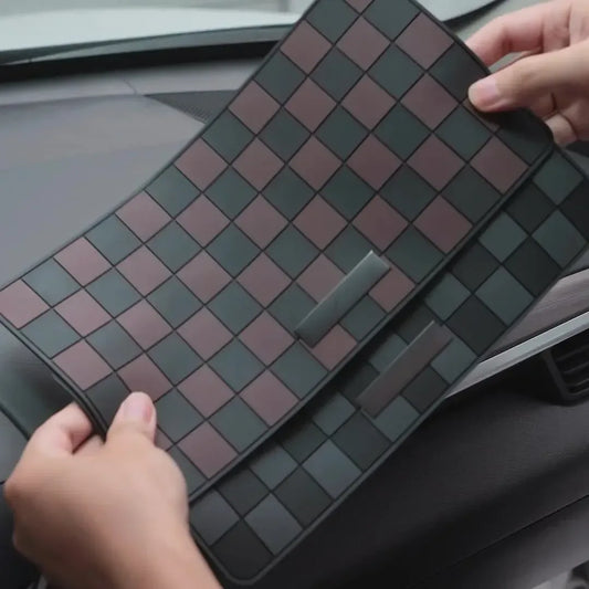 Anti-Rutsch-Matte 28x15cm für Auto-Innenraum – SwissGlanzGarage Autopflege Schweiz